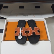 🌾 顶级品质(配高档飞机盒✈️)Hermes 爱马仕🐎 Oran钻面H拖凉鞋系列 H家烫钻H鞋面经典平底 🌾 顶级品质(配高档飞机盒✈️)Hermes 爱马仕🐎 Oran钻面H拖凉鞋系列 H家烫钻H鞋面经典平底