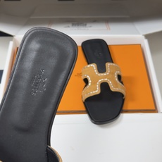 🌾 顶级品质(配高档飞机盒✈️)Hermes 爱马仕🐎 Oran钻面H拖凉鞋系列 H家烫钻H鞋面经典平底 🌾 顶级品质(配高档飞机盒✈️)Hermes 爱马仕🐎 Oran钻面H拖凉鞋系列 H家烫钻H鞋面经典平底