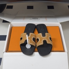 🌾 顶级品质(配高档飞机盒✈️)Hermes 爱马仕🐎 Oran钻面H拖凉鞋系列 H家烫钻H鞋面经典平底 🌾 顶级品质(配高档飞机盒✈️)Hermes 爱马仕🐎 Oran钻面H拖凉鞋系列 H家烫钻H鞋面经典平底