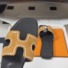 🌾 顶级品质(配高档飞机盒✈️)Hermes 爱马仕🐎 Oran钻面H拖凉鞋系列 H家烫钻H鞋面经典平底 🌾 顶级品质(配高档飞机盒✈️)Hermes 爱马仕🐎 Oran钻面H拖凉鞋系列 H家烫钻H鞋面经典平底