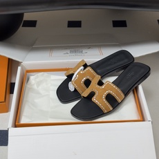 🌾 顶级品质(配高档飞机盒✈️)Hermes 爱马仕🐎 Oran钻面H拖凉鞋系列 H家烫钻H鞋面经典平底 🌾 顶级品质(配高档飞机盒✈️)Hermes 爱马仕🐎 Oran钻面H拖凉鞋系列 H家烫钻H鞋面经典平底