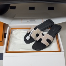 🌾 顶级品质(配高档飞机盒✈️)Hermes 爱马仕🐎 Oran钻面H拖凉鞋系列 H家烫钻H鞋面经典平底 🌾 顶级品质(配高档飞机盒✈️)Hermes 爱马仕🐎 Oran钻面H拖凉鞋系列 H家烫钻H鞋面经典平底