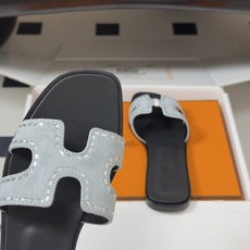 🌾 顶级品质(配高档飞机盒✈️)Hermes 爱马仕🐎 Oran钻面H拖凉鞋系列 H家烫钻H鞋面经典平底 🌾 顶级品质(配高档飞机盒✈️)Hermes 爱马仕🐎 Oran钻面H拖凉鞋系列 H家烫钻H鞋面经典平底