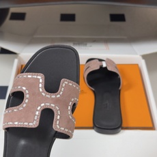 🌾 顶级品质(配高档飞机盒✈️)Hermes 爱马仕🐎 Oran钻面H拖凉鞋系列 H家烫钻H鞋面经典平底 🌾 顶级品质(配高档飞机盒✈️)Hermes 爱马仕🐎 Oran钻面H拖凉鞋系列 H家烫钻H鞋面经典平底