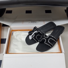🌾 顶级品质(配高档飞机盒✈️)Hermes 爱马仕🐎 Oran钻面H拖凉鞋系列 H家烫钻H鞋面经典平底 🌾 顶级品质(配高档飞机盒✈️)Hermes 爱马仕🐎 Oran钻面H拖凉鞋系列 H家烫钻H鞋面经典平底