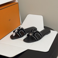 🌾 顶级品质(配高档飞机盒✈️)Hermes 爱马仕🐎 Oran钻面H拖凉鞋系列 H家烫钻H鞋面经典平底 🌾 顶级品质(配高档飞机盒✈️)Hermes 爱马仕🐎 Oran钻面H拖凉鞋系列 H家烫钻H鞋面经典平底