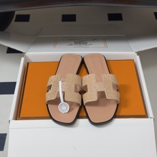 🌾 顶级品质(配高档飞机盒✈️)Hermes 爱马仕🐎 Oran钻面H拖凉鞋系列 H家烫钻H鞋面经典平底 🌾 顶级品质(配高档飞机盒✈️)Hermes 爱马仕🐎 Oran钻面H拖凉鞋系列 H家烫钻H鞋面经典平底