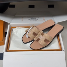 🌾 顶级品质(配高档飞机盒✈️)Hermes 爱马仕🐎 Oran钻面H拖凉鞋系列 H家烫钻H鞋面经典平底 🌾 顶级品质(配高档飞机盒✈️)Hermes 爱马仕🐎 Oran钻面H拖凉鞋系列 H家烫钻H鞋面经典平底