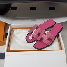 🌾 顶级品质(配高档飞机盒✈️)Hermes 爱马仕🐎 Oran钻面H拖凉鞋系列 H家烫钻H鞋面经典平底 🌾 顶级品质(配高档飞机盒✈️)Hermes 爱马仕🐎 Oran钻面H拖凉鞋系列 H家烫钻H鞋面经典平底