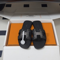 🌾 顶级品质(配高档飞机盒✈️)Hermes 爱马仕🐎 Oran钻面H拖凉鞋系列 H家烫钻H鞋面经典平底 🌾 顶级品质(配高档飞机盒✈️)Hermes 爱马仕🐎 Oran钻面H拖凉鞋系列 H家烫钻H鞋面经典平底
