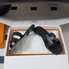 🌾 顶级品质(配高档飞机盒✈️)Hermes 爱马仕🐎 Oran钻面H拖凉鞋系列 H家烫钻H鞋面经典平底 🌾 顶级品质(配高档飞机盒✈️)Hermes 爱马仕🐎 Oran钻面H拖凉鞋系列 H家烫钻H鞋面经典平底