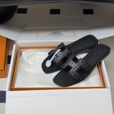 🌾 顶级品质(配高档飞机盒✈️)Hermes 爱马仕🐎 Oran钻面H拖凉鞋系列 H家烫钻H鞋面经典平底 🌾 顶级品质(配高档飞机盒✈️)Hermes 爱马仕🐎 Oran钻面H拖凉鞋系列 H家烫钻H鞋面经典平底