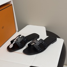 🌾 顶级品质(配高档飞机盒✈️)Hermes 爱马仕🐎 Oran钻面H拖凉鞋系列 H家烫钻H鞋面经典平底 🌾 顶级品质(配高档飞机盒✈️)Hermes 爱马仕🐎 Oran钻面H拖凉鞋系列 H家烫钻H鞋面经典平底