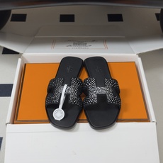 🌾 顶级品质(配高档飞机盒✈️)Hermes 爱马仕🐎 Oran钻面H拖凉鞋系列 H家烫钻H鞋面经典平底 🌾 顶级品质(配高档飞机盒✈️)Hermes 爱马仕🐎 Oran钻面H拖凉鞋系列 H家烫钻H鞋面经典平底