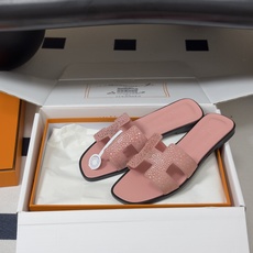 🌾 顶级品质(配高档飞机盒✈️)Hermes 爱马仕🐎 Oran钻面H拖凉鞋系列 H家烫钻H鞋面经典平底 🌾 顶级品质(配高档飞机盒✈️)Hermes 爱马仕🐎 Oran钻面H拖凉鞋系列 H家烫钻H鞋面经典平底