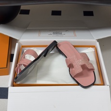 🌾 顶级品质(配高档飞机盒✈️)Hermes 爱马仕🐎 Oran钻面H拖凉鞋系列 H家烫钻H鞋面经典平底 🌾 顶级品质(配高档飞机盒✈️)Hermes 爱马仕🐎 Oran钻面H拖凉鞋系列 H家烫钻H鞋面经典平底