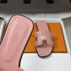 🌾 顶级品质(配高档飞机盒✈️)Hermes 爱马仕🐎 Oran钻面H拖凉鞋系列 H家烫钻H鞋面经典平底 🌾 顶级品质(配高档飞机盒✈️)Hermes 爱马仕🐎 Oran钻面H拖凉鞋系列 H家烫钻H鞋面经典平底