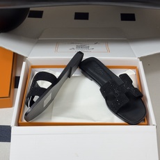 🌾 顶级品质(配高档飞机盒✈️)Hermes 爱马仕🐎 Oran钻面H拖凉鞋系列 H家烫钻H鞋面经典平底 🌾 顶级品质(配高档飞机盒✈️)Hermes 爱马仕🐎 Oran钻面H拖凉鞋系列 H家烫钻H鞋面经典平底