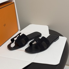 🌾 顶级品质(配高档飞机盒✈️)Hermes 爱马仕🐎 Oran钻面H拖凉鞋系列 H家烫钻H鞋面经典平底 🌾 顶级品质(配高档飞机盒✈️)Hermes 爱马仕🐎 Oran钻面H拖凉鞋系列 H家烫钻H鞋面经典平底
