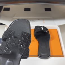 🌾 顶级品质(配高档飞机盒✈️)Hermes 爱马仕🐎 Oran钻面H拖凉鞋系列 H家烫钻H鞋面经典平底 🌾 顶级品质(配高档飞机盒✈️)Hermes 爱马仕🐎 Oran钻面H拖凉鞋系列 H家烫钻H鞋面经典平底