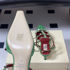 🌾 顶级品质(配飞机盒✈️➕10)2026春夏新款 Valentino 华伦天奴ROCKSTUD漆皮系带 🌾 顶级品质(配飞机盒✈️➕10)2026春夏新款 Valentino 华伦天奴ROCKSTUD漆皮系带