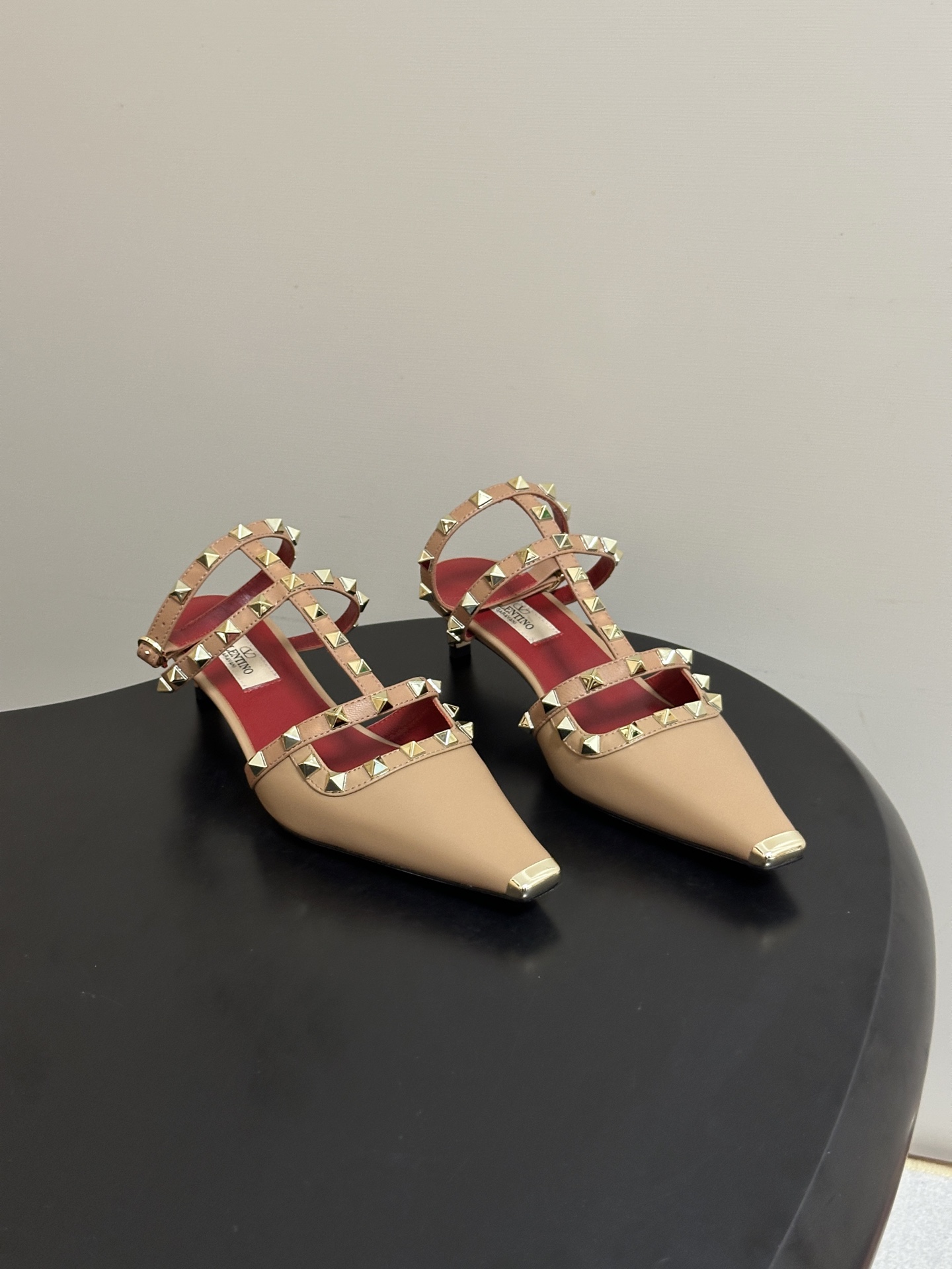 🌾 顶级品质（配飞机盒✈️➕10）2026春夏新款 Valentino 华伦天奴ROCKSTUD漆皮系带