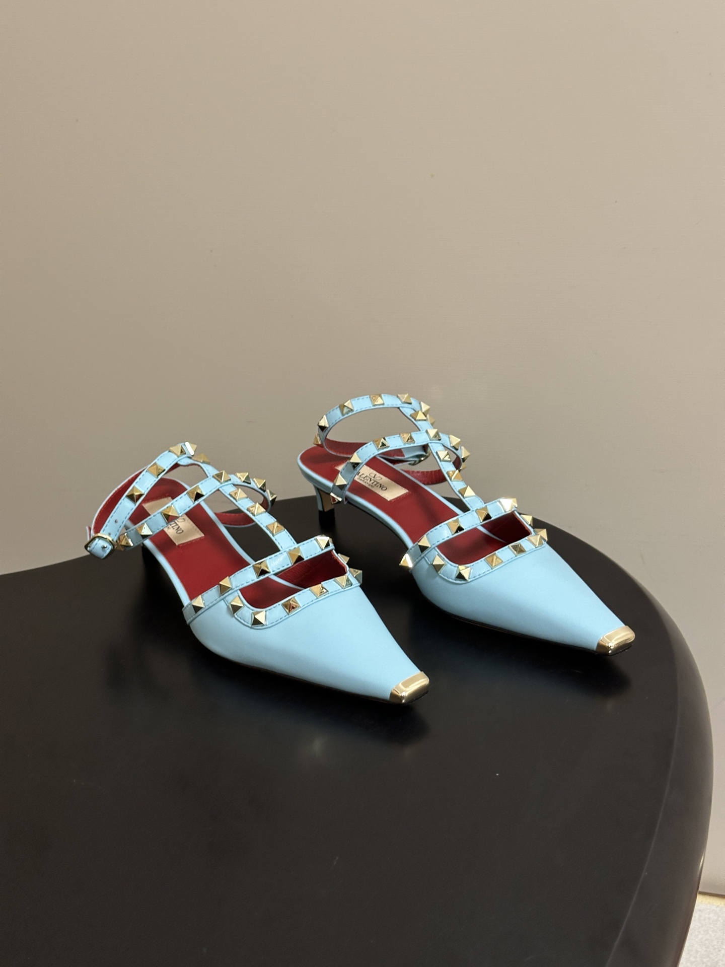 🌾 顶级品质（配飞机盒✈️➕10）2026春夏新款 Valentino 华伦天奴ROCKSTUD漆皮系带