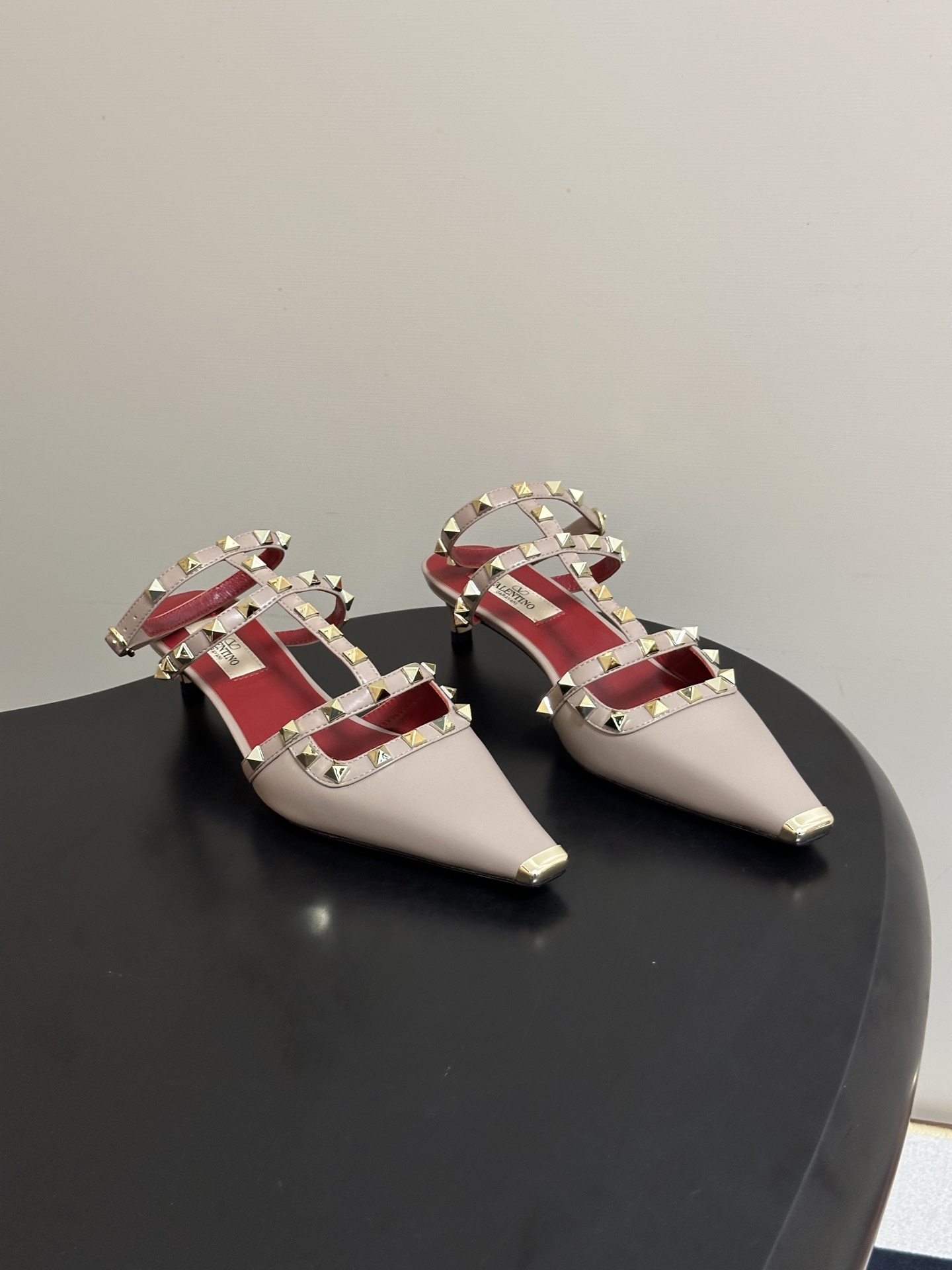 🌾 顶级品质（配飞机盒✈️➕10）2026春夏新款 Valentino 华伦天奴ROCKSTUD漆皮系带