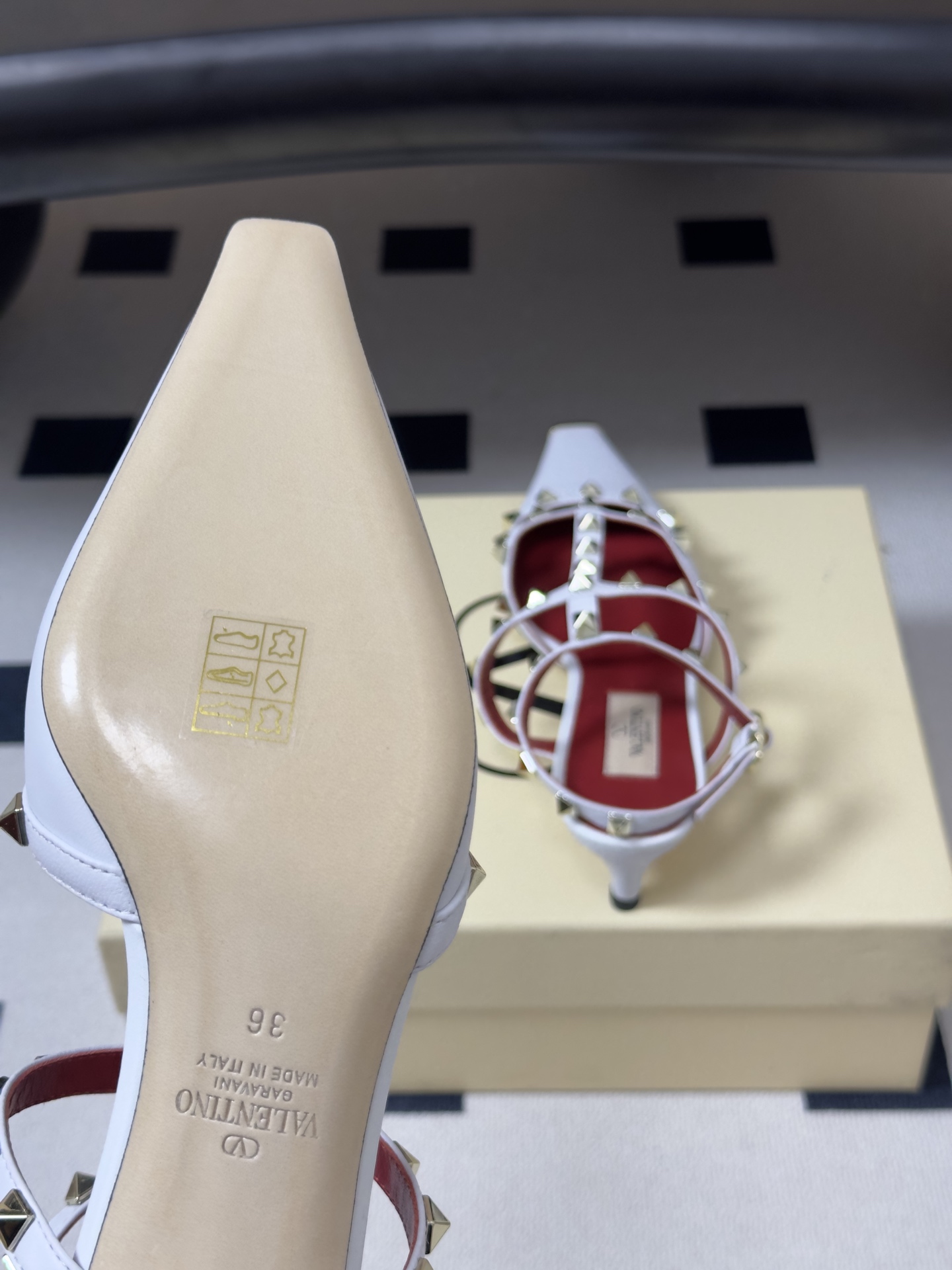 🌾 顶级品质（配飞机盒✈️➕10）2026春夏新款 Valentino 华伦天奴ROCKSTUD漆皮系带