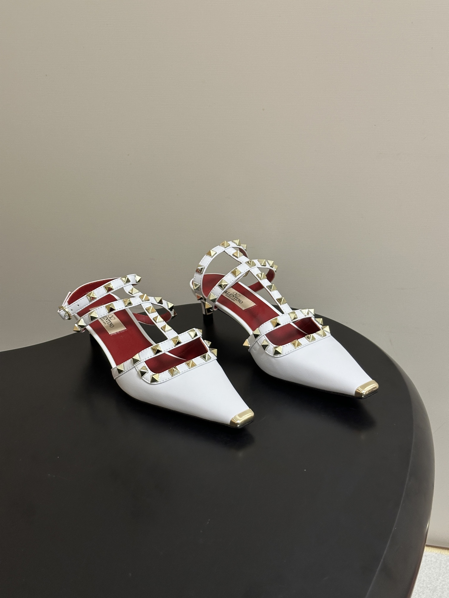 🌾 顶级品质（配飞机盒✈️➕10）2026春夏新款 Valentino 华伦天奴ROCKSTUD漆皮系带