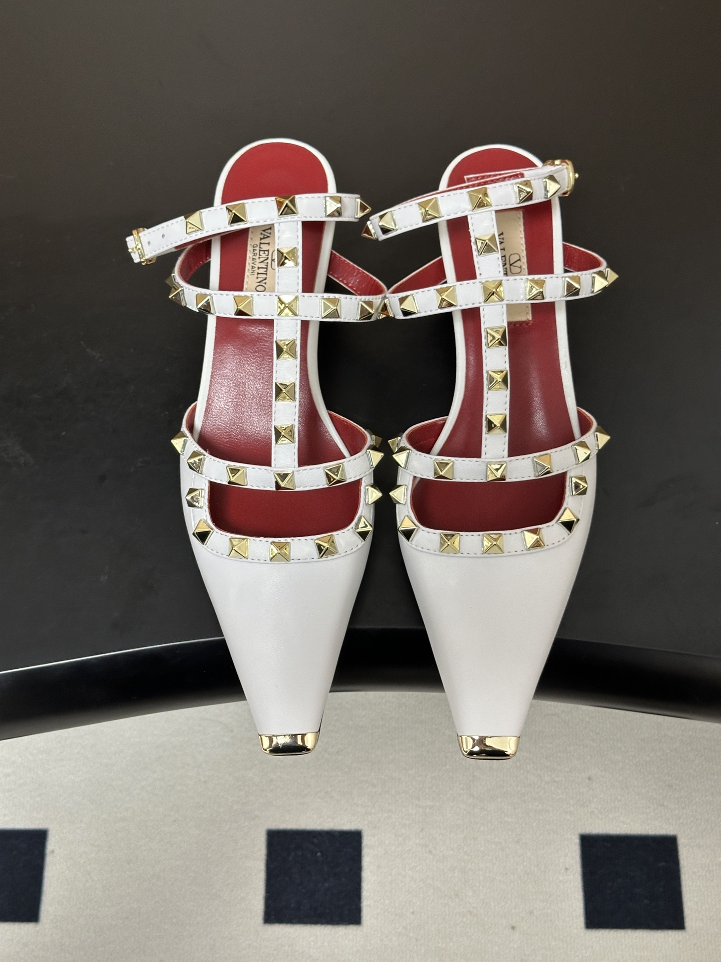 🌾 顶级品质（配飞机盒✈️➕10）2026春夏新款 Valentino 华伦天奴ROCKSTUD漆皮系带
