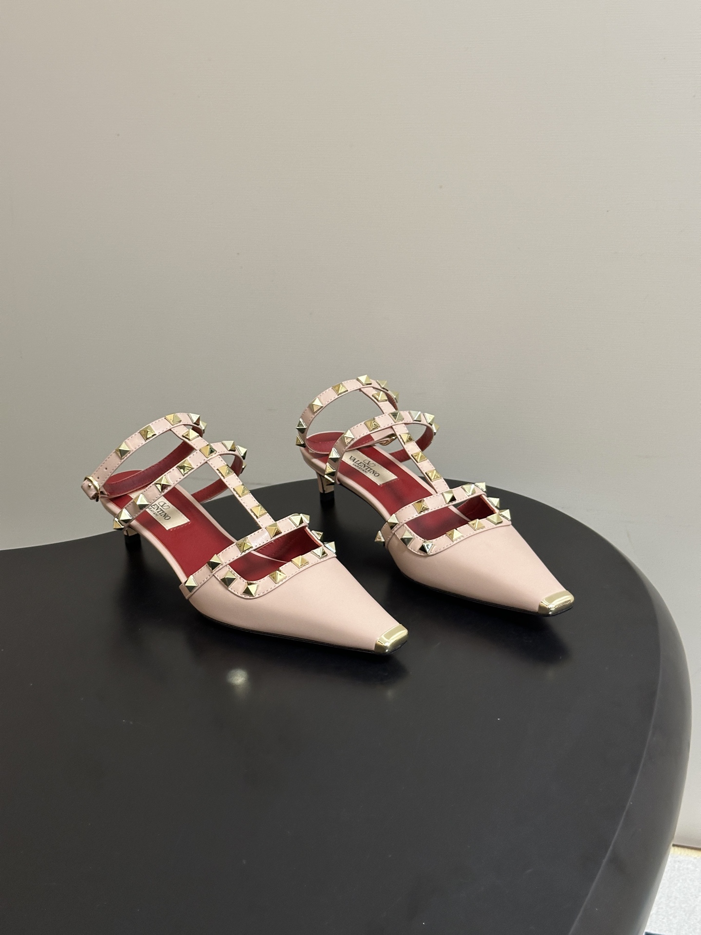 🌾 顶级品质（配飞机盒✈️➕10）2026春夏新款 Valentino 华伦天奴ROCKSTUD漆皮系带