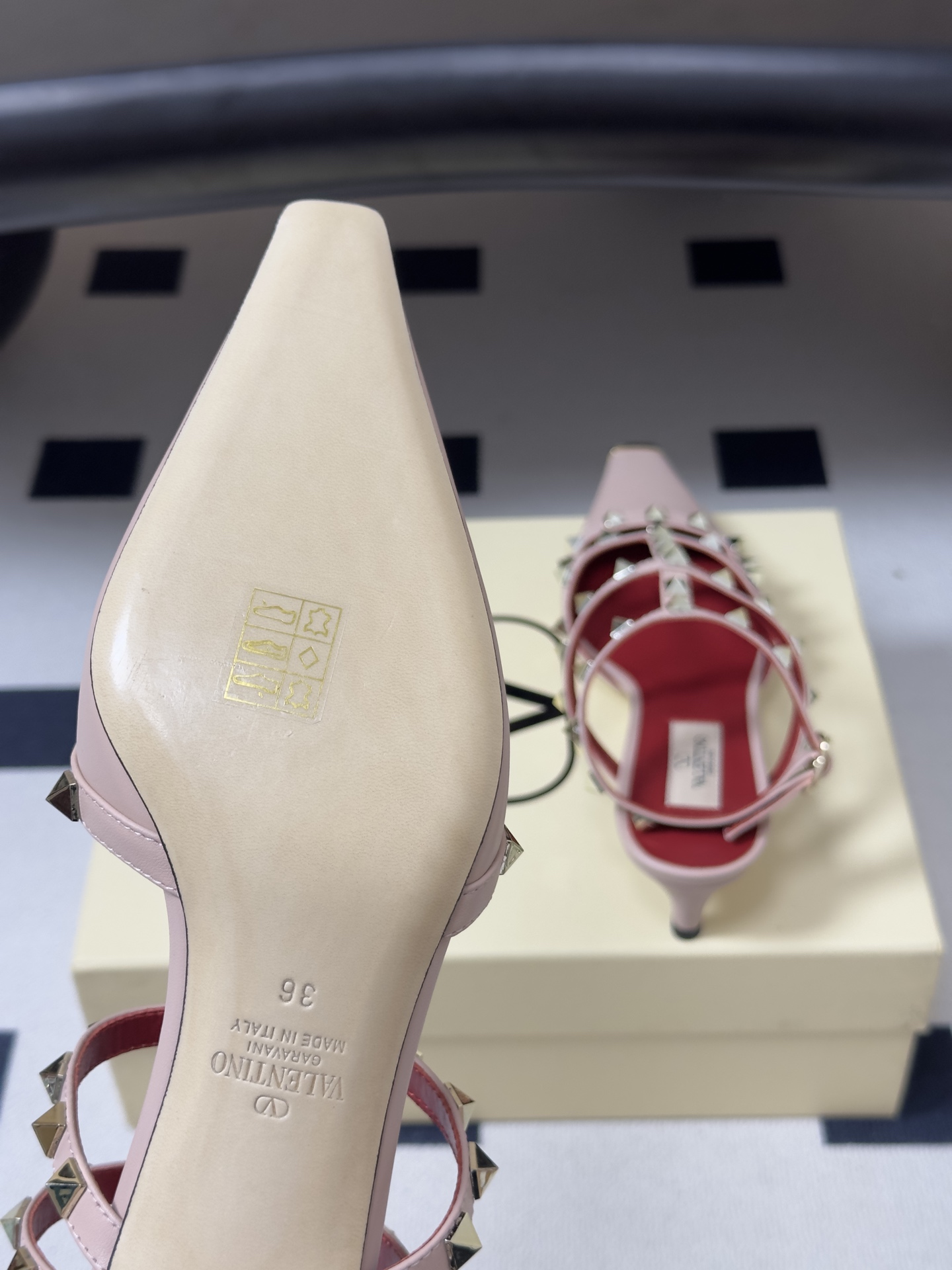 🌾 顶级品质（配飞机盒✈️➕10）2026春夏新款 Valentino 华伦天奴ROCKSTUD漆皮系带