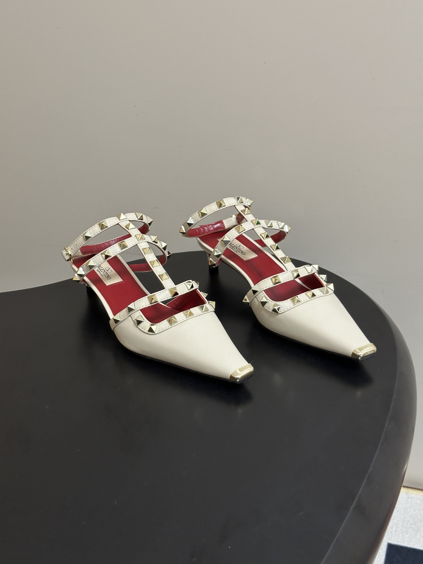 🌾 顶级品质（配飞机盒✈️➕10）2026春夏新款 Valentino 华伦天奴ROCKSTUD漆皮系带