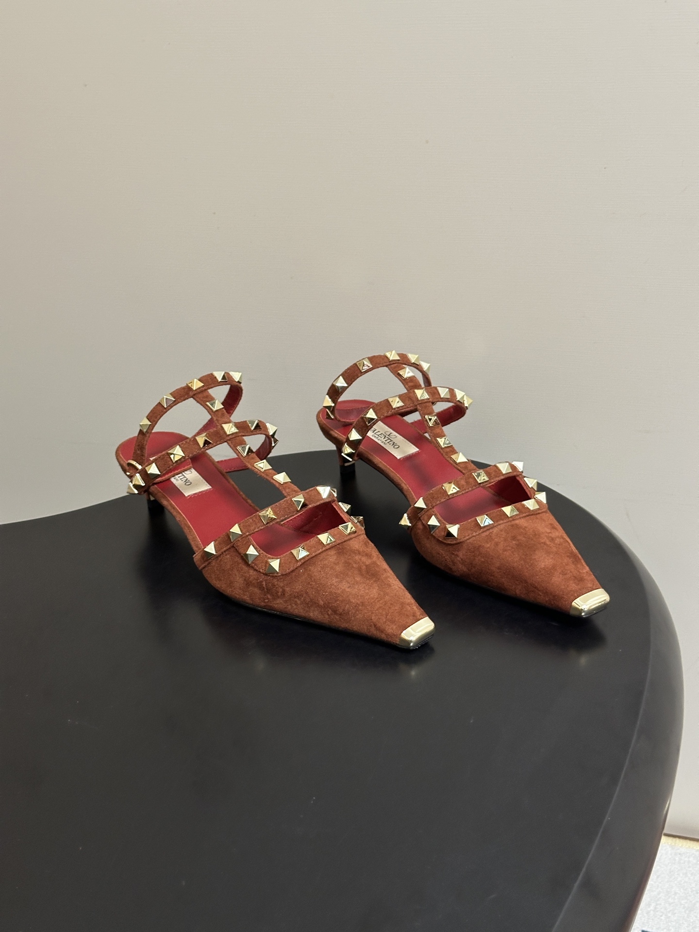 🌾 顶级品质（配飞机盒✈️➕10）2026春夏新款 Valentino 华伦天奴ROCKSTUD漆皮系带
