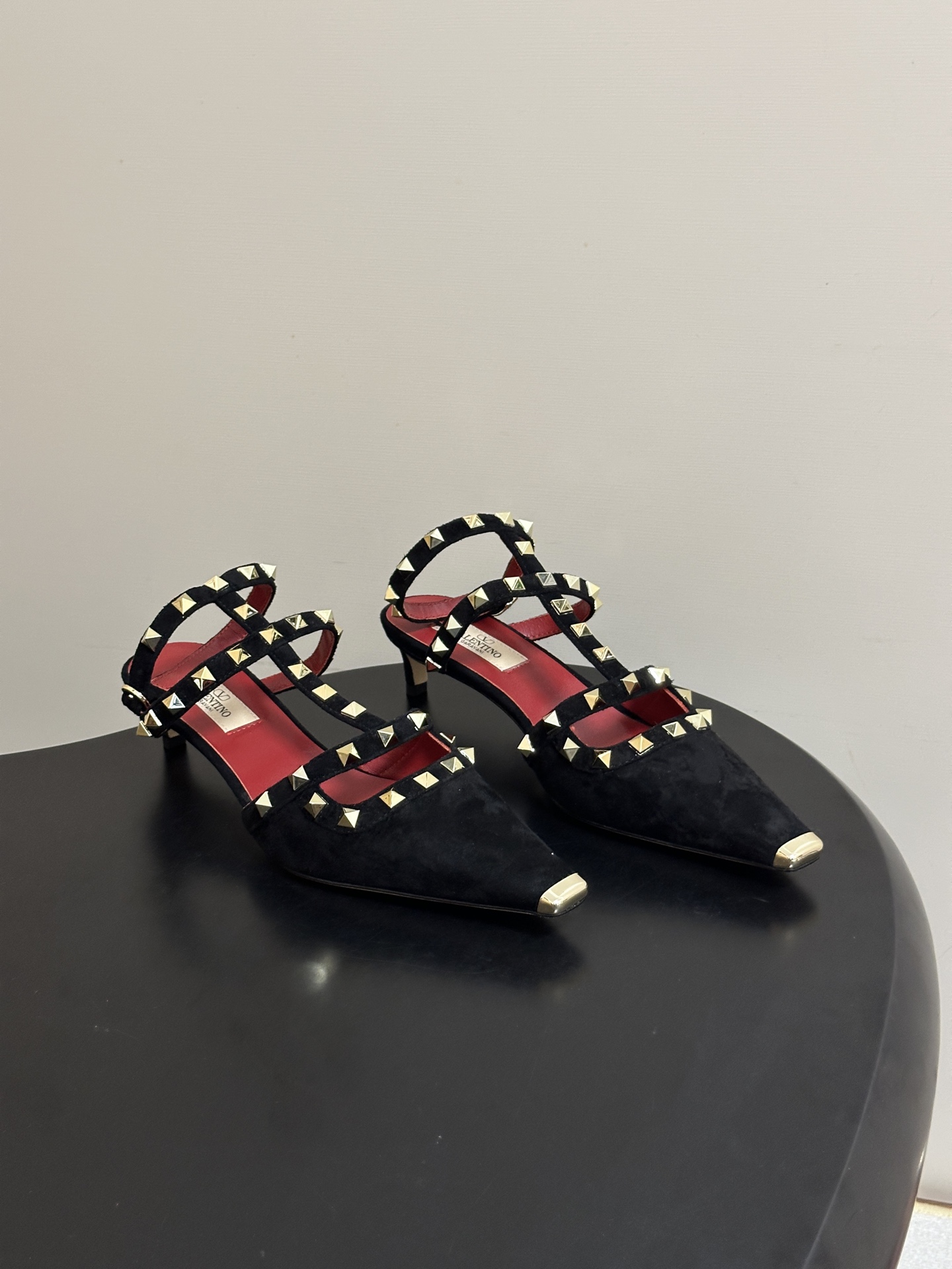 🌾 顶级品质（配飞机盒✈️➕10）2026春夏新款 Valentino 华伦天奴ROCKSTUD漆皮系带