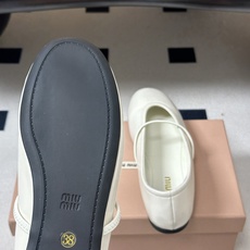 🌾 26ss春夏新款MIUMIU 缪缪 圆头字母芭蕾舞鞋复古玛丽珍鞋平底超软休闲单鞋Miu Miu芭蕾鞋 🌾 26ss春夏新款MIUMIU 缪缪 圆头字母芭蕾舞鞋复古玛丽珍鞋平底超软休闲单鞋Miu Miu芭蕾鞋