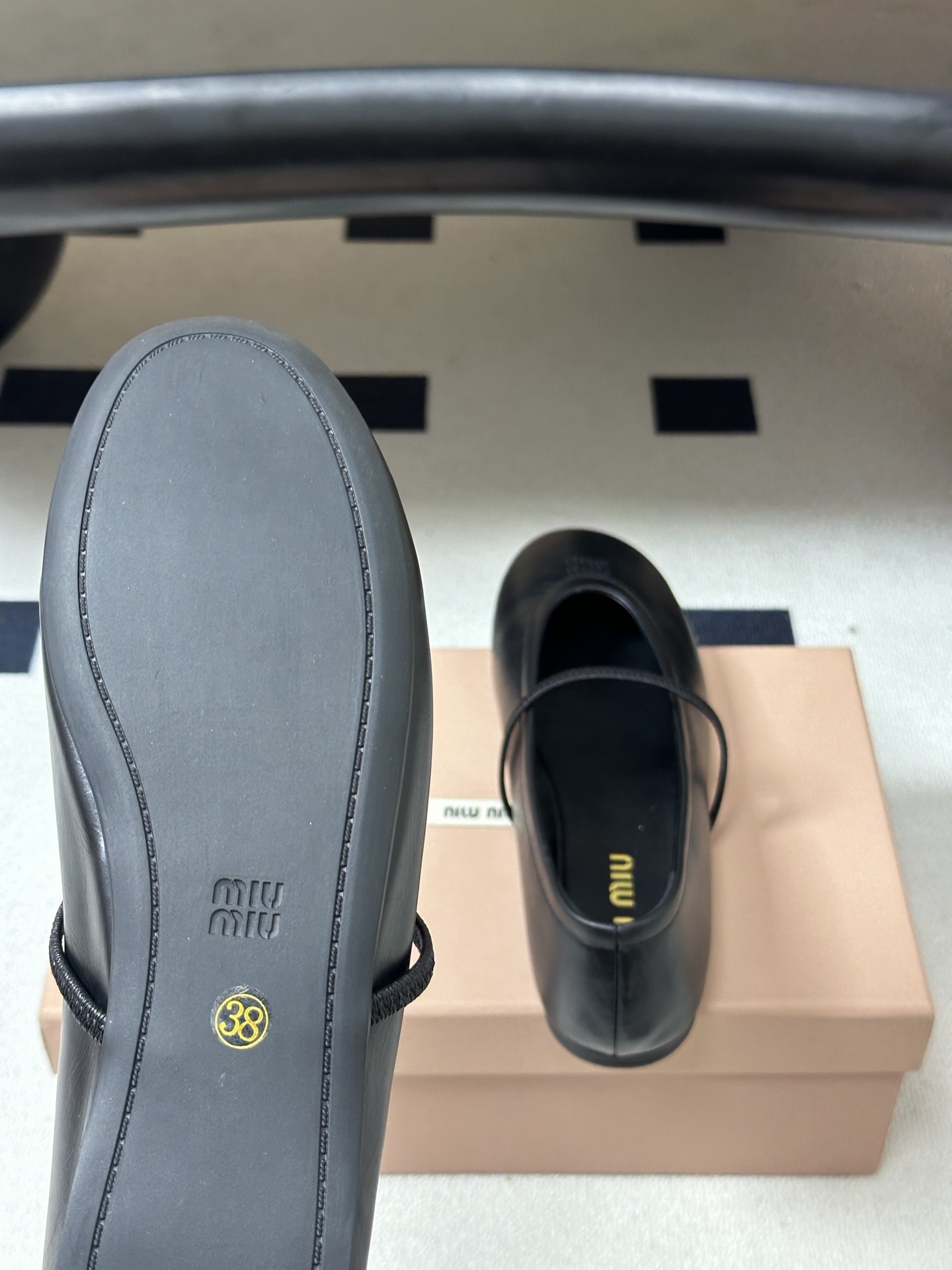 🌾 26ss春夏新款MIUMIU 缪缪 圆头字母芭蕾舞鞋复古玛丽珍鞋平底超软休闲单鞋Miu Miu芭蕾鞋