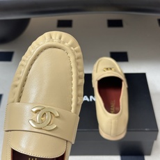 🌾 26ss夏季新款 Chanel 小香褶皱乐福鞋经典双C五金扣平底单鞋自带复古贵气轻奢氛围感的乐福包头 🌾 26ss夏季新款 Chanel 小香褶皱乐福鞋经典双C五金扣平底单鞋自带复古贵气轻奢氛围感的乐福包头