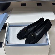 顶级品质(配高档飞机盒✈️) 26Ss 春夏新款Prada普拉达 褶皱乐福鞋经典字母烫印复古老钱风平底浅口单鞋 牛皮革平 顶级品质(配高档飞机盒✈️) 26Ss 春夏新款Prada普拉达 褶皱乐福鞋经典字母烫印复古老钱风平底浅口单鞋 牛皮革平