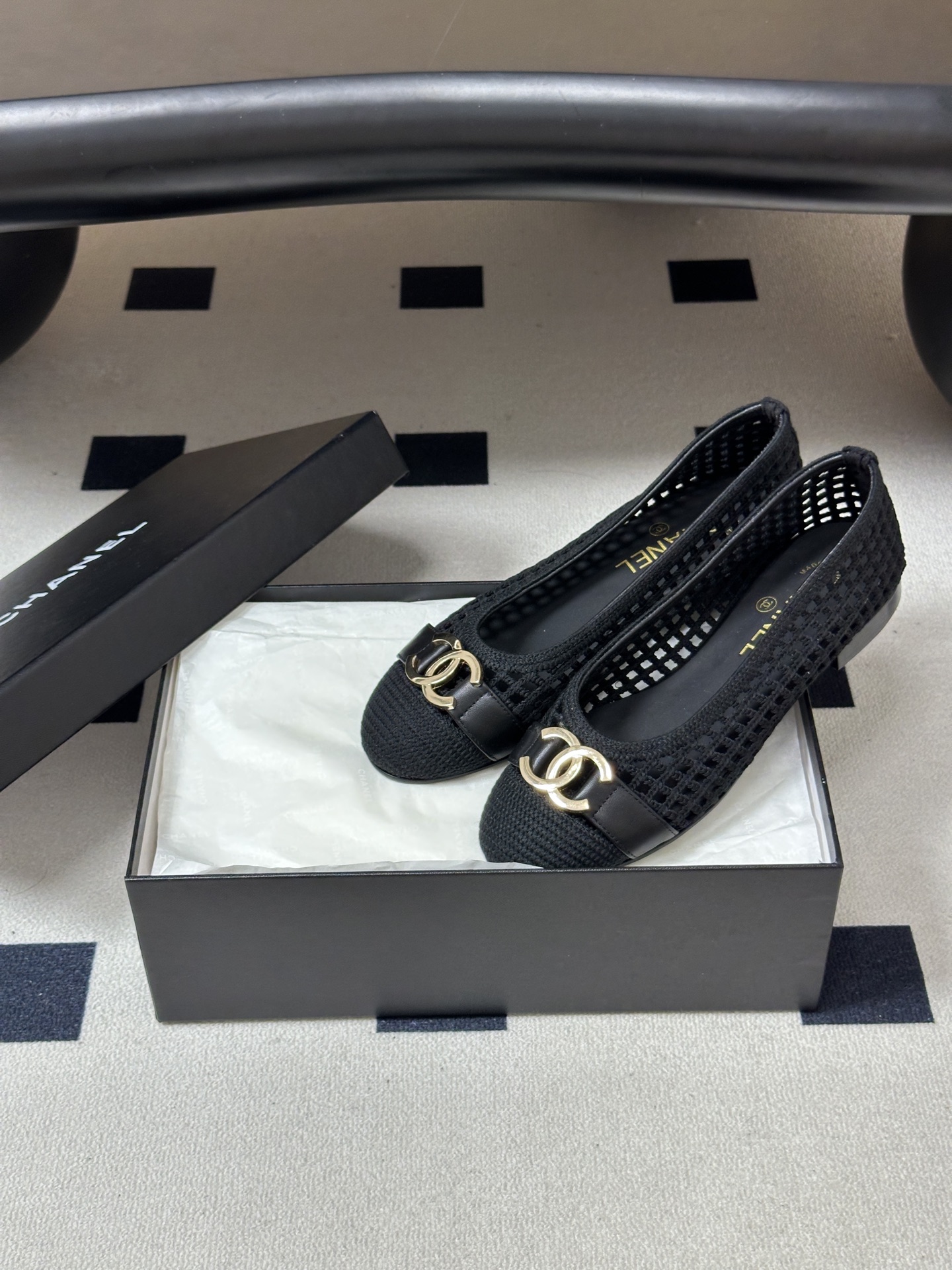 小香Chanel 26C春夏新品 绝美编织芭蕾舞鞋镂空拉菲草双C五金扣平底草编网面单鞋 小香出品尽是精品!编织镂空的设计 小香Chanel 26C春夏新品 绝美编织芭蕾舞鞋镂空拉菲草双C五金扣平底草编网面单鞋 小香出品尽是精品!编织镂空的设计