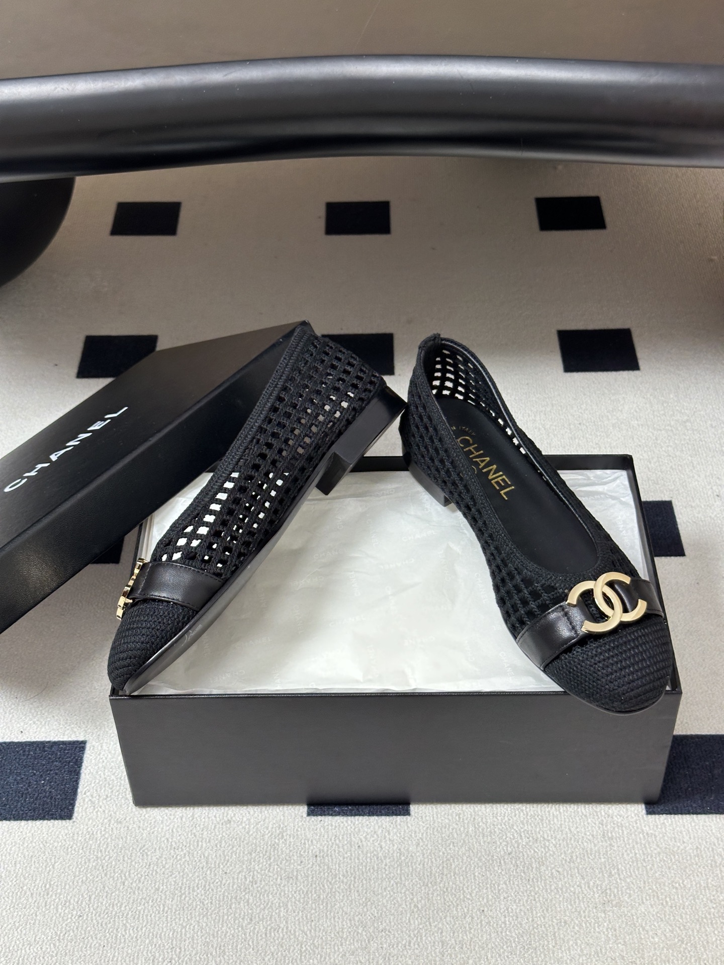 小香Chanel 26C春夏新品 绝美编织芭蕾舞鞋镂空拉菲草双C五金扣平底草编网面单鞋 小香出品尽是精品!编织镂空的设计 小香Chanel 26C春夏新品 绝美编织芭蕾舞鞋镂空拉菲草双C五金扣平底草编网面单鞋 小香出品尽是精品!编织镂空的设计