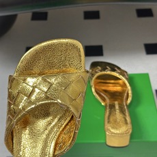 顶级品质 BOTTEGA VENETA 葆蝶家 2026夏季新款 BV Livia穆勒编织凉拖鞋鱼嘴小矮跟凉拖鞋 经典I 顶级品质 BOTTEGA VENETA 葆蝶家 2026夏季新款 BV Livia穆勒编织凉拖鞋鱼嘴小矮跟凉拖鞋 经典I