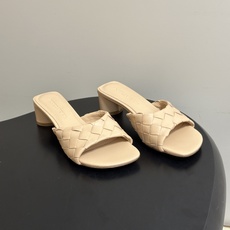 顶级品质 BOTTEGA VENETA 葆蝶家 2026夏季新款 BV Livia穆勒编织凉拖鞋鱼嘴小矮跟凉拖鞋 经典I 顶级品质 BOTTEGA VENETA 葆蝶家 2026夏季新款 BV Livia穆勒编织凉拖鞋鱼嘴小矮跟凉拖鞋 经典I