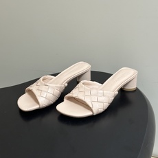 顶级品质 BOTTEGA VENETA 葆蝶家 2026夏季新款 BV Livia穆勒编织凉拖鞋鱼嘴小矮跟凉拖鞋 经典I 顶级品质 BOTTEGA VENETA 葆蝶家 2026夏季新款 BV Livia穆勒编织凉拖鞋鱼嘴小矮跟凉拖鞋 经典I