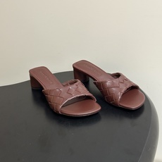 顶级品质 BOTTEGA VENETA 葆蝶家 2026夏季新款 BV Livia穆勒编织凉拖鞋鱼嘴小矮跟凉拖鞋 经典I 顶级品质 BOTTEGA VENETA 葆蝶家 2026夏季新款 BV Livia穆勒编织凉拖鞋鱼嘴小矮跟凉拖鞋 经典I