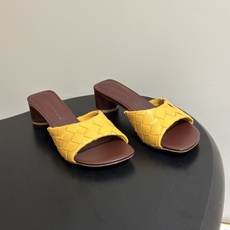 顶级品质 BOTTEGA VENETA 葆蝶家 2026夏季新款 BV Livia穆勒编织凉拖鞋鱼嘴小矮跟凉拖鞋 经典I 顶级品质 BOTTEGA VENETA 葆蝶家 2026夏季新款 BV Livia穆勒编织凉拖鞋鱼嘴小矮跟凉拖鞋 经典I