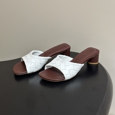 顶级品质 BOTTEGA VENETA 葆蝶家 2026夏季新款 BV Livia穆勒编织凉拖鞋鱼嘴小矮跟凉拖鞋 经典I 顶级品质 BOTTEGA VENETA 葆蝶家 2026夏季新款 BV Livia穆勒编织凉拖鞋鱼嘴小矮跟凉拖鞋 经典I