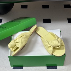 顶级品质 BOTTEGA VENETA 葆蝶家 2026夏季新款 BV Cherry 编织打结穆勒拖鞋系列细高跟/小猫跟 顶级品质 BOTTEGA VENETA 葆蝶家 2026夏季新款 BV Cherry 编织打结穆勒拖鞋系列细高跟/小猫跟