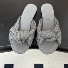 顶级品质 BOTTEGA VENETA 葆蝶家 2026夏季新款 BV Cherry 编织打结穆勒拖鞋系列细高跟/小猫跟 顶级品质 BOTTEGA VENETA 葆蝶家 2026夏季新款 BV Cherry 编织打结穆勒拖鞋系列细高跟/小猫跟